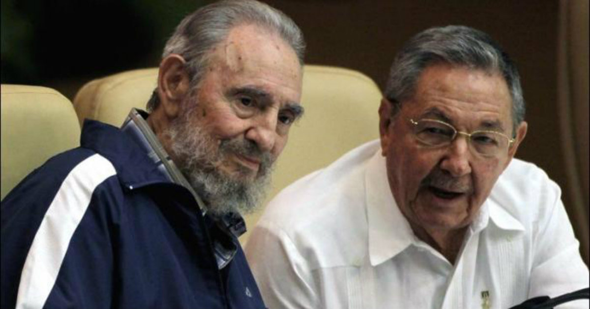 Fidel y Raúl Castro. © Radio Sancti Spíritus.