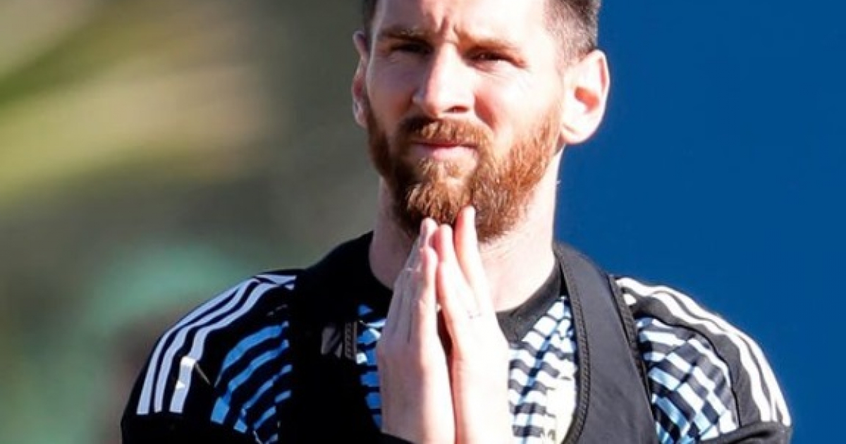Leo Messi se toca la barba durante un entrenamiento con Argentina © Instagram / Leo Messi