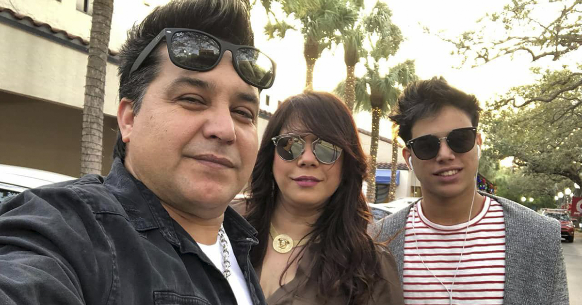 Robertico, Yeni y Andi © Facebook / Yeni Lotti