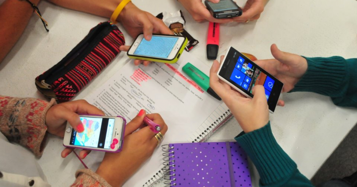 Uso de celulares en escuelas © Pixabay