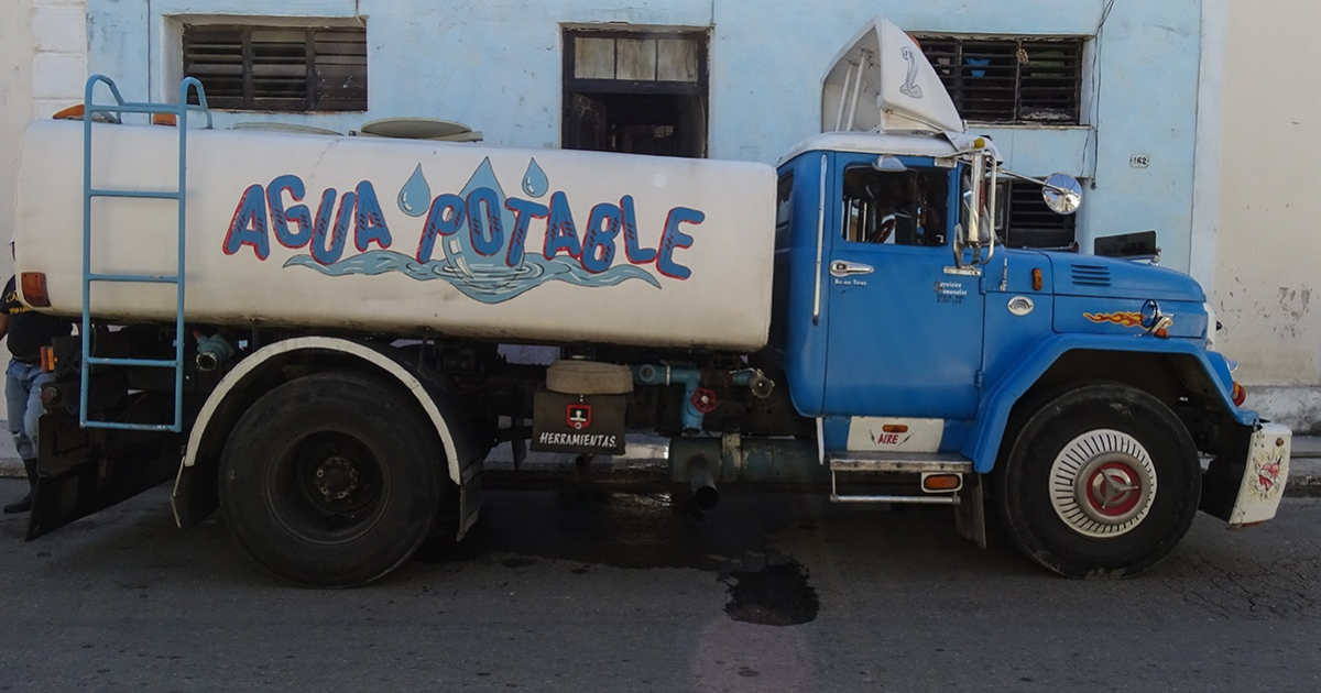 Pipa para el abastecimiento de agua potable en La Habana © CiberCuba