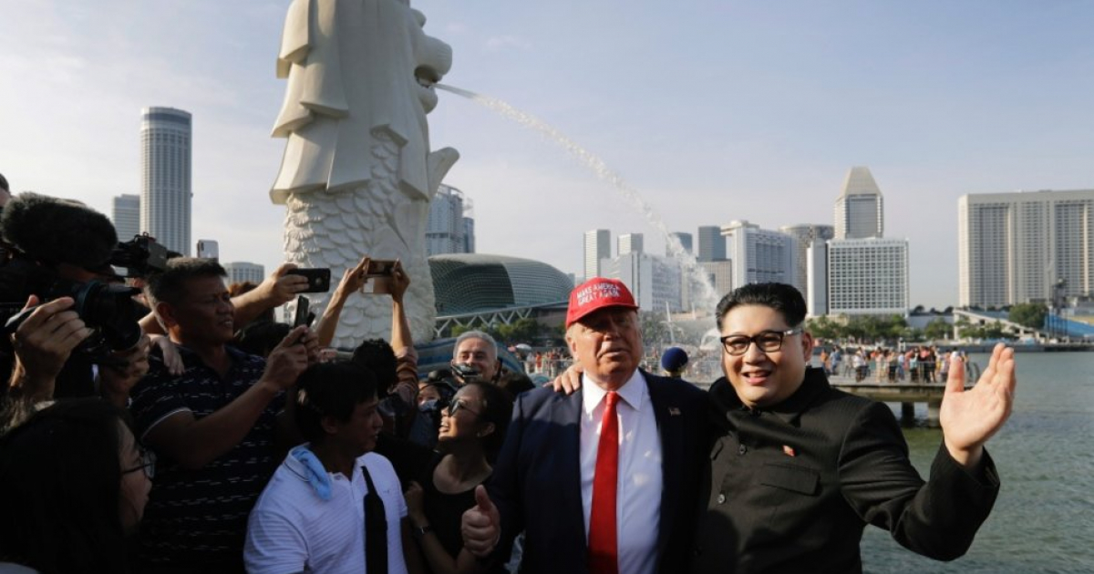 Dobles de Trump y Kim se pasean por la ciudad © Twitter / Vive USA