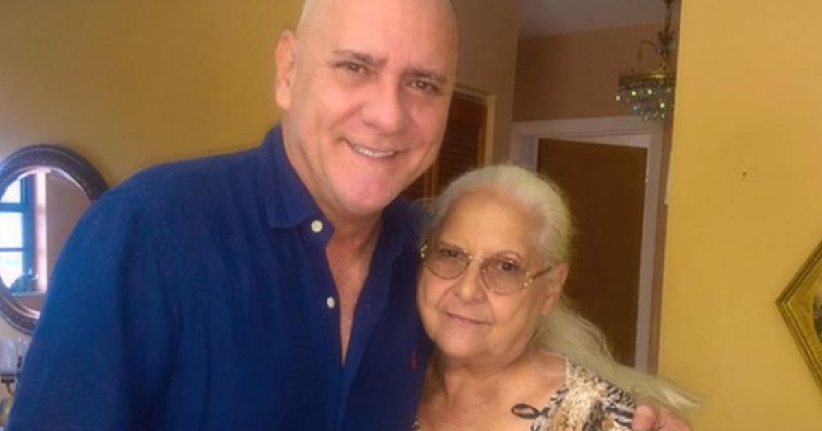 Carlos Otero junto a su mamá © Instagram / Carlos Otero