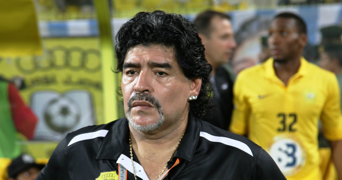 Diego Armando Maradona con el rostro serio antes del inicio de un partido © Wikimedia Commons