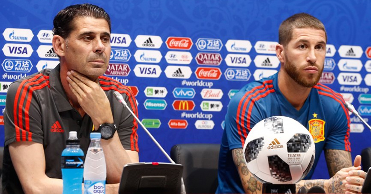 Fernando Hierro (izq.) y Sergio Ramos (der.) en conferencia de prensa © España/Twitter