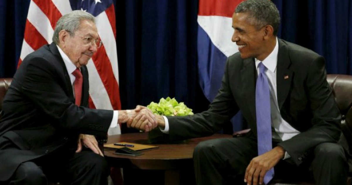 Raúl Castro y Baracka Obama, en la escenificación del deshielo. © La Demajagua.