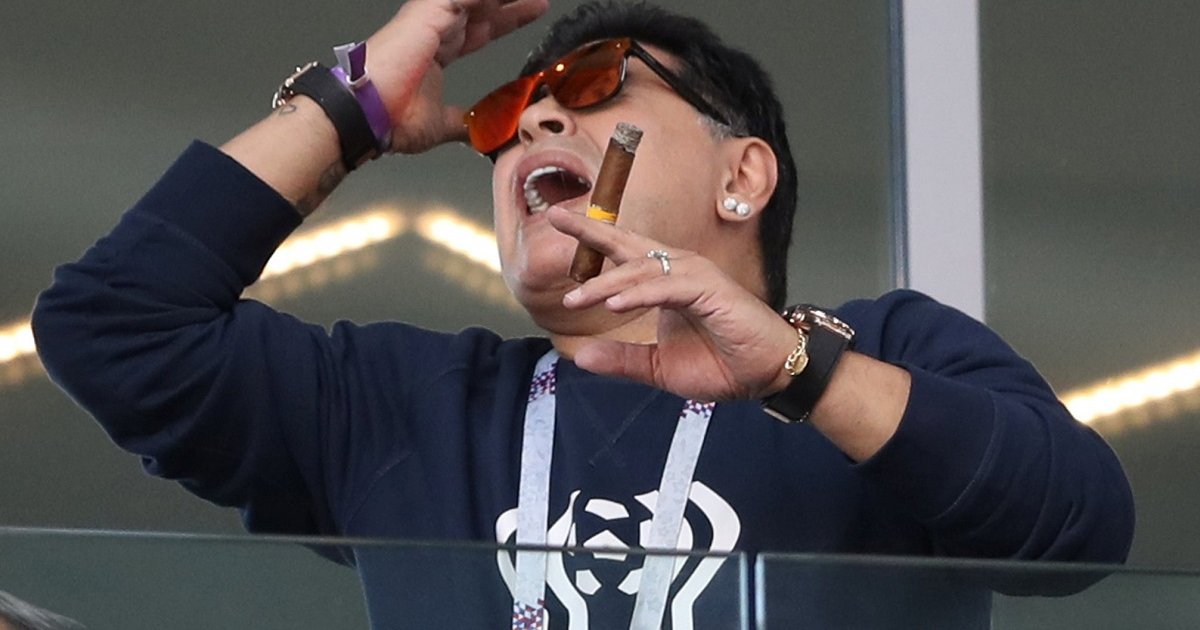 Maradonna fumando en el Mundial © Facebook / Maradona