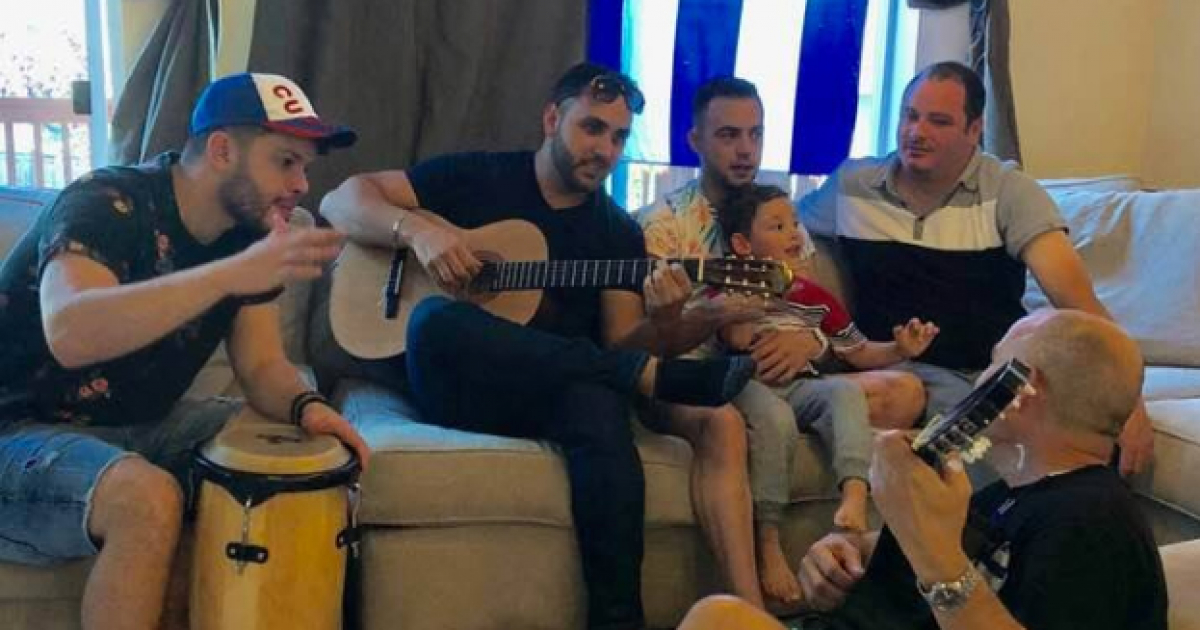 Carlos Lazo y su familia © Facebook / Carlos Lazo
