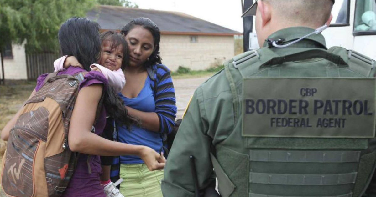 Niños separados de sus padres en la frontera de EE.UU. con México. © José Antonio Vargas / Twitter