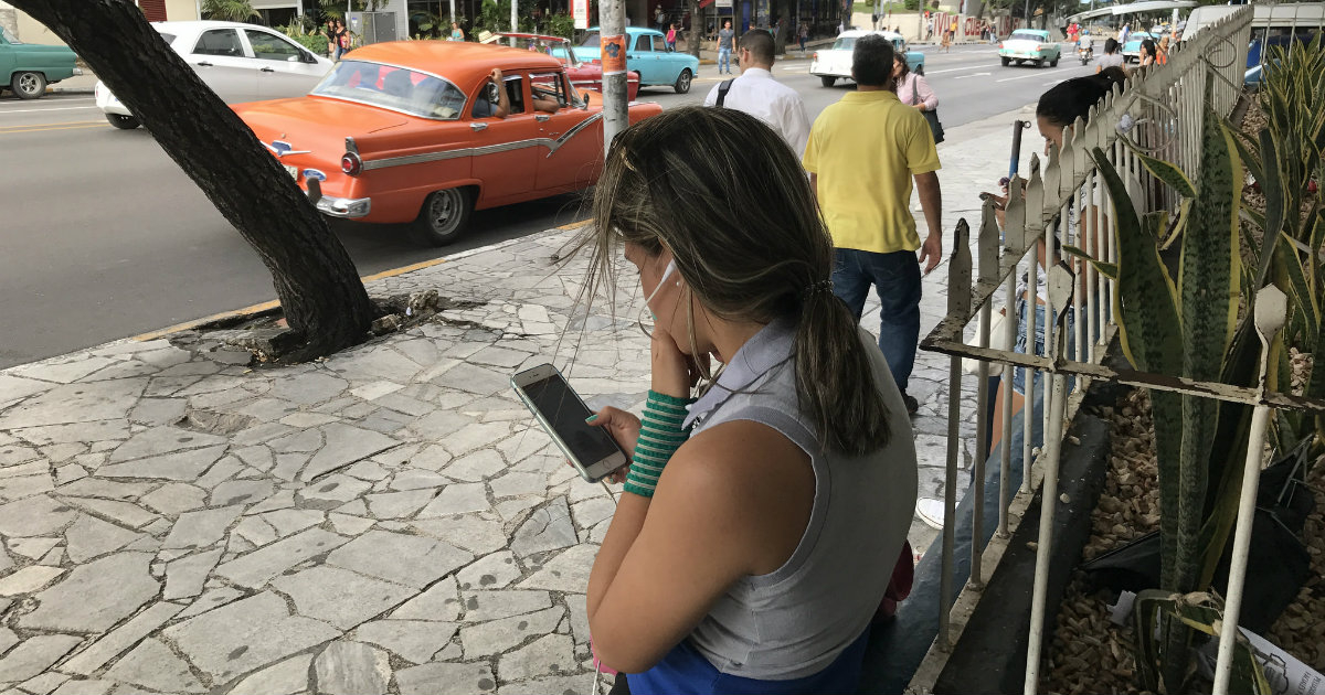 Cuba se prepara para el acceso masivo a Internet a través de los celulares © CiberCuba