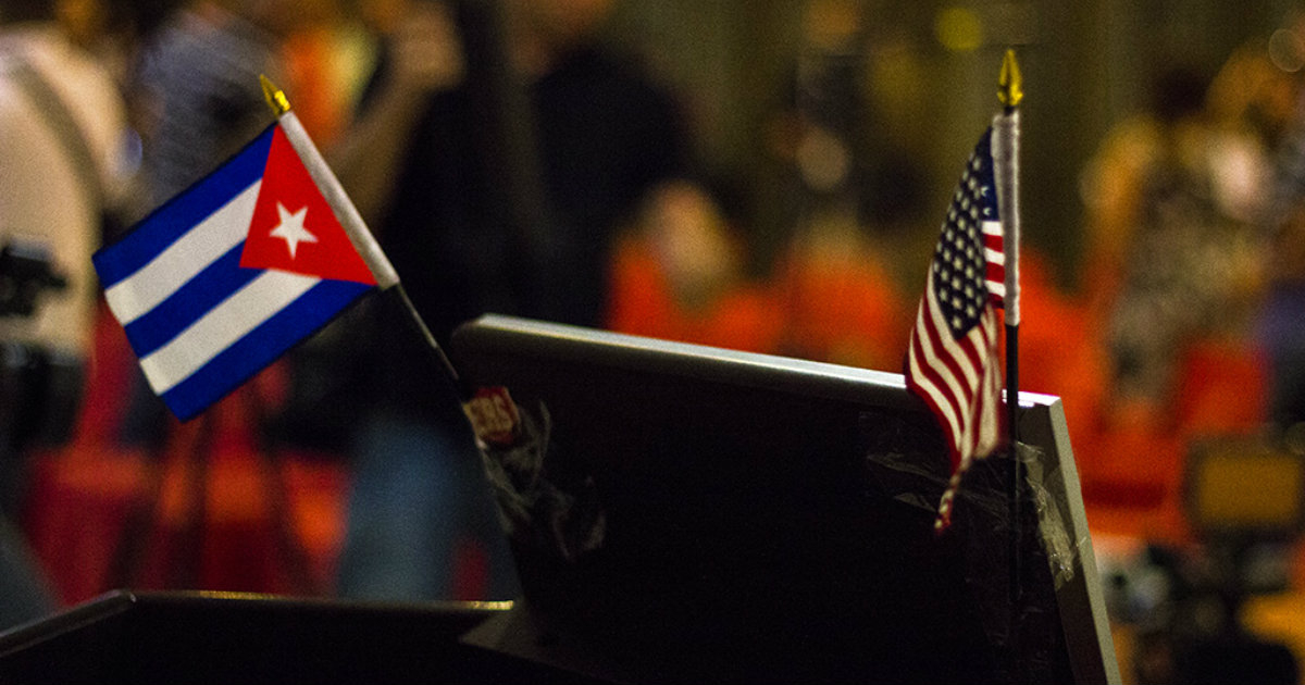 Banderas de Cuba y EE.UU. © Flickr/Cuba