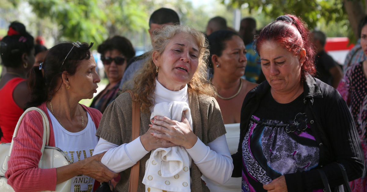 Familiares de las víctimas © Alexandre Meneghini / REUTERS