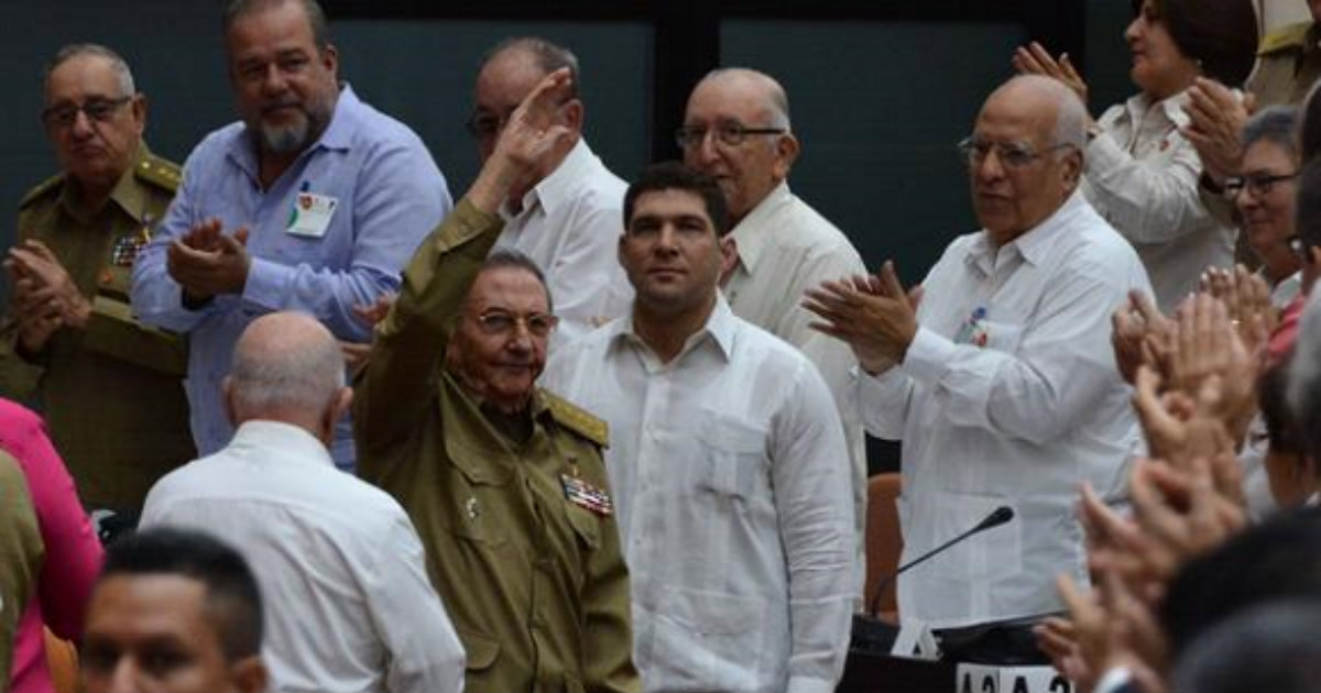 Raúl Castro, hoy a su llegada a la Asamblea Nacional del Poder Popular. © Granma