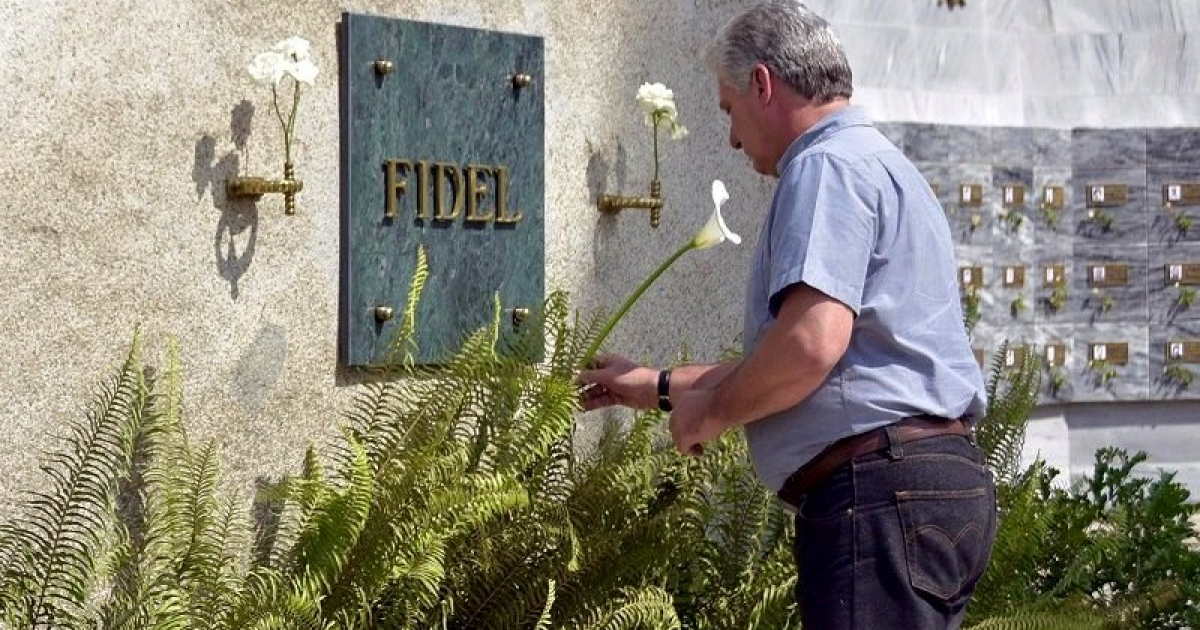 Díaz-Canel visita la tumba de Fidel Castro © Facebook / Cubavisión Internacional