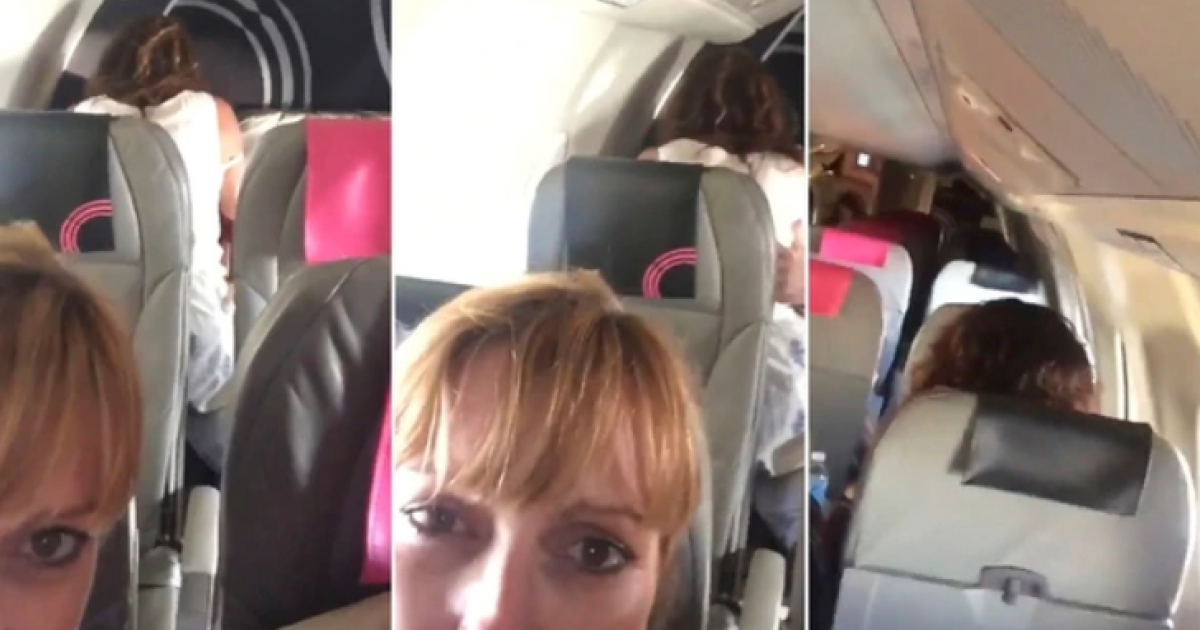 Pareja teniendo sexo en pleno vuelo © Captura de video Twitter
