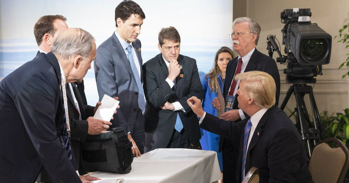 Justin Trudeau, frente a Trump, en la Cumbre del G7. © Donald Trump / Twitter.