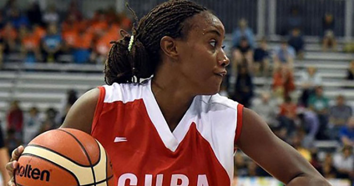 Yamara Amargo, jugadora cubana de baloncesto. © Jit