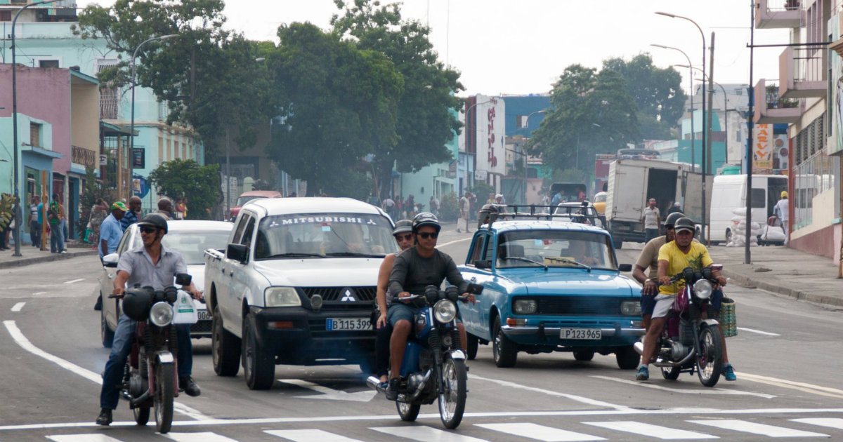 Motoristas en Santiago de Cuba © CiberCuba