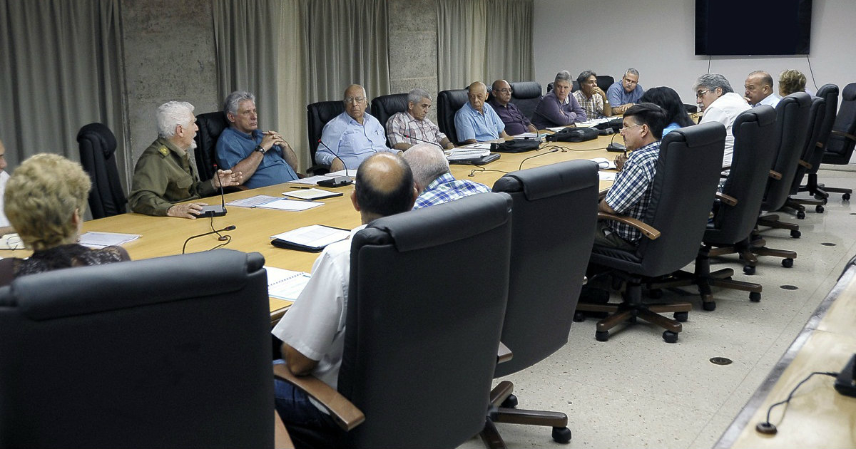 Reunión del Consejo de Ministros para evaluar las inversiones en Cuba. © Juventud Rebelde.
