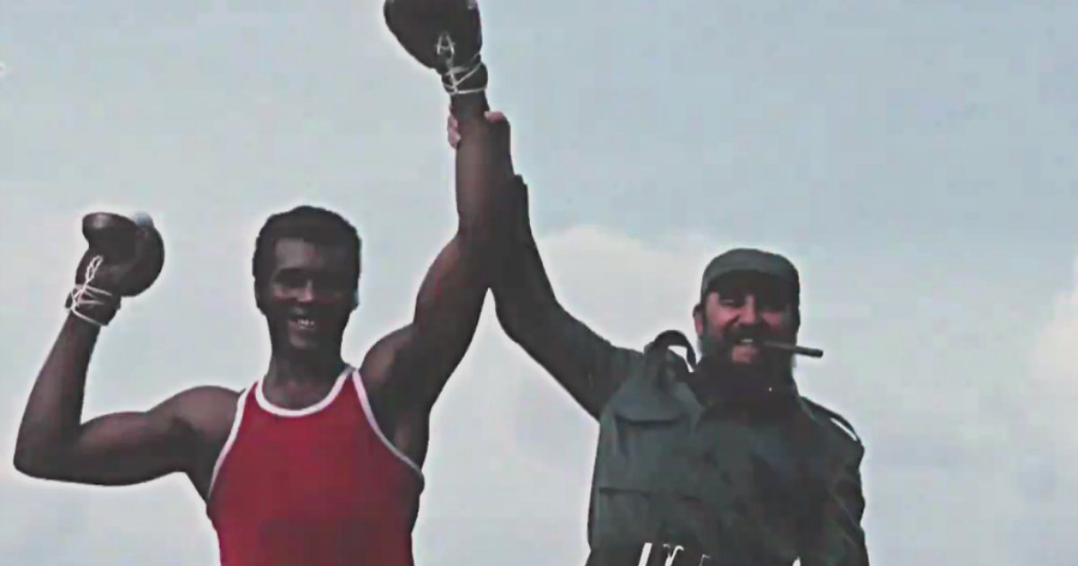 Teófilo Stevenson, junto a Fidel Castro © The People's Fighters / Olimpic Channel / Twitter