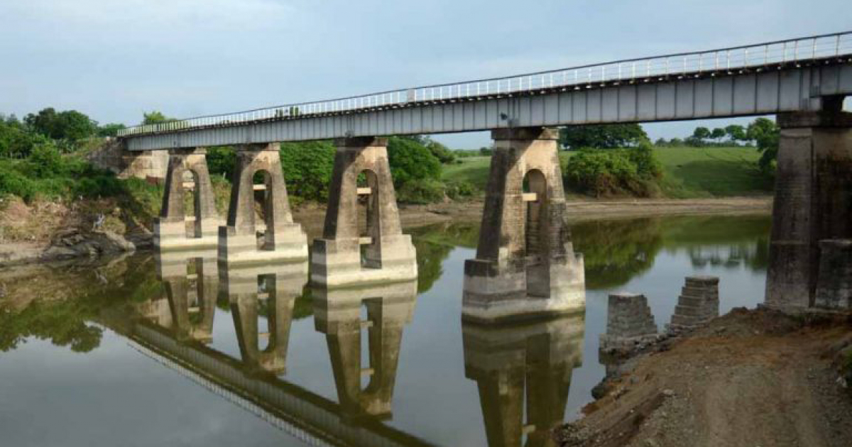 Puente ferroviario que cruza sobre el río Zaza © Oscar Alfonso / Radio Sancti Spítitus