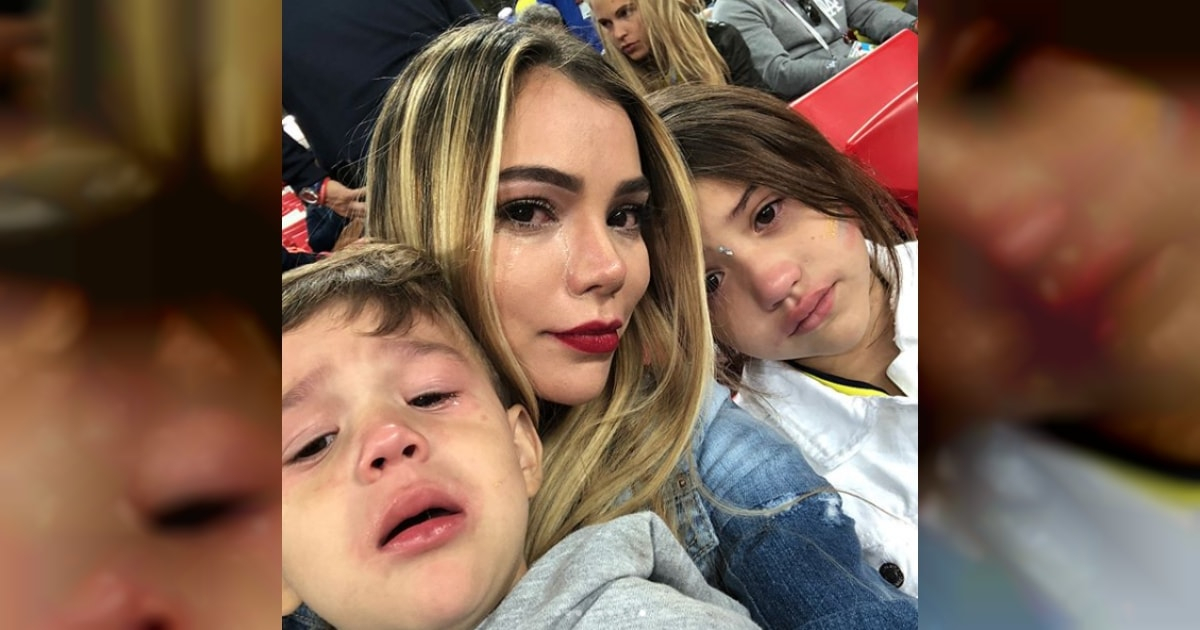 Jessica Sterling, esposa del meta Ospina, llorando junto a sus hijos © Instagram / Jessica Sterling