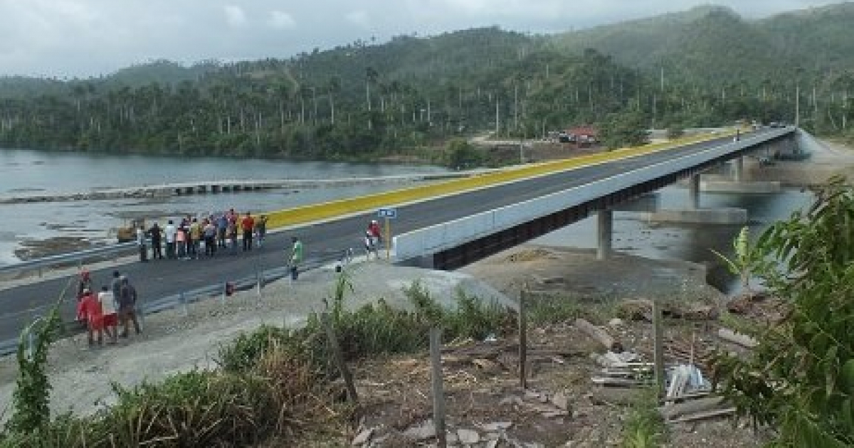 Imagen que muestra cómo ha quedado el puente sobre el río Toa © Facebook/Empresa Constructora de Obras de Ingeniería No. 16