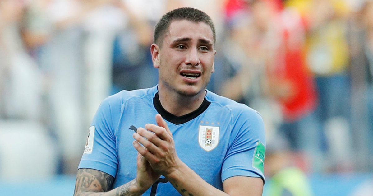 El central Giménez llora tras el partido de cuartos de final ante Francia © REUTERS / Darren Staples