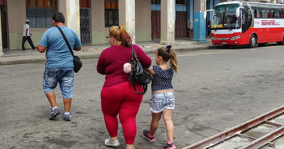 Personas con sobrepeso en Cuba © CiberCuba