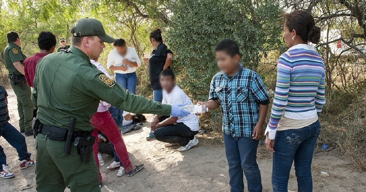Niños migrantes © Wikimedia Commons