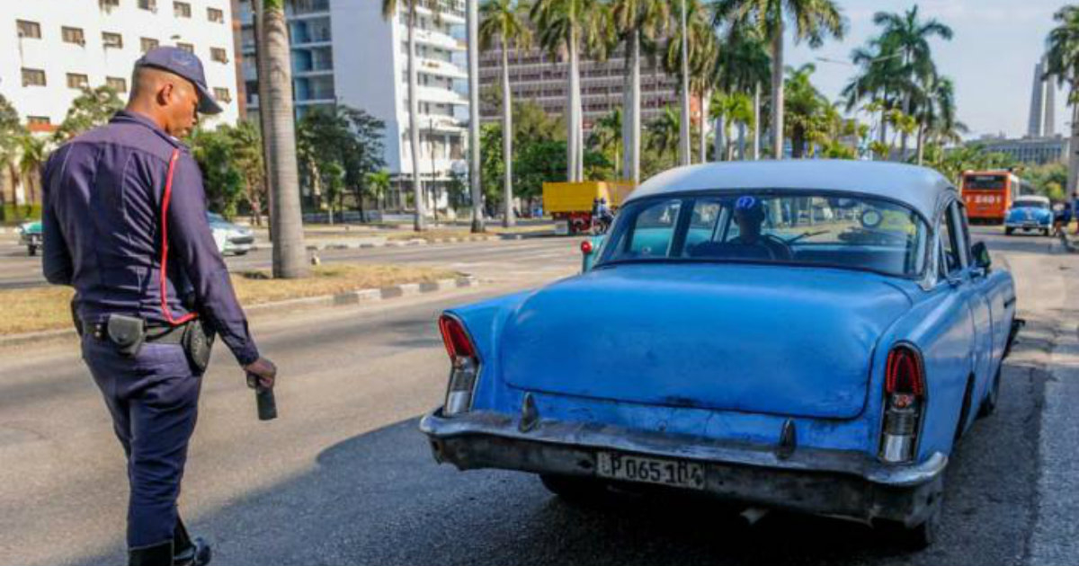 Policía de Tráfico en Cuba. © Granma.