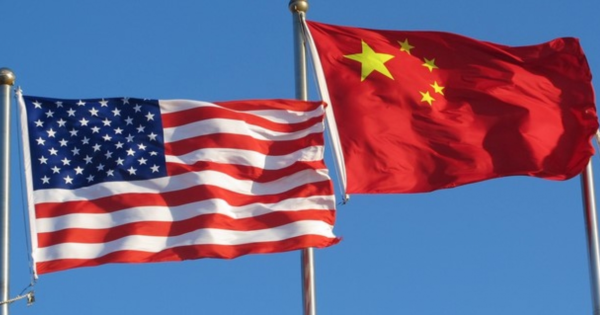 Banderas de China y Estados Unidos © Flickr/ CDC Global