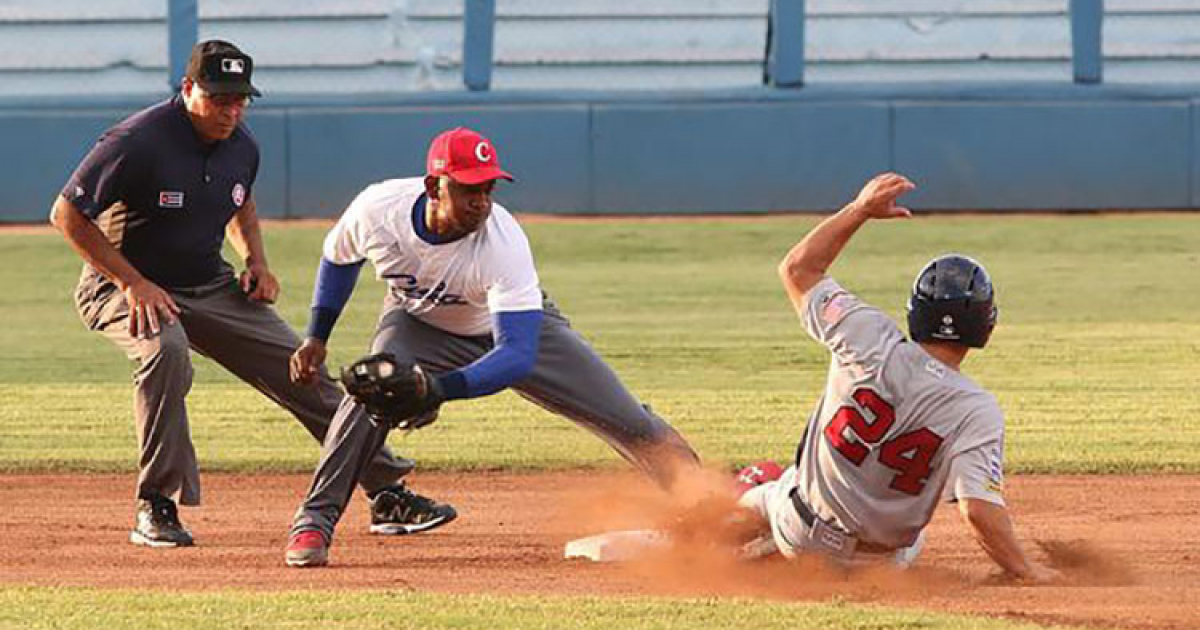 Tope amistoso de béisbol Cuba vs Estados Unidos © ACN / Roberto Morejón