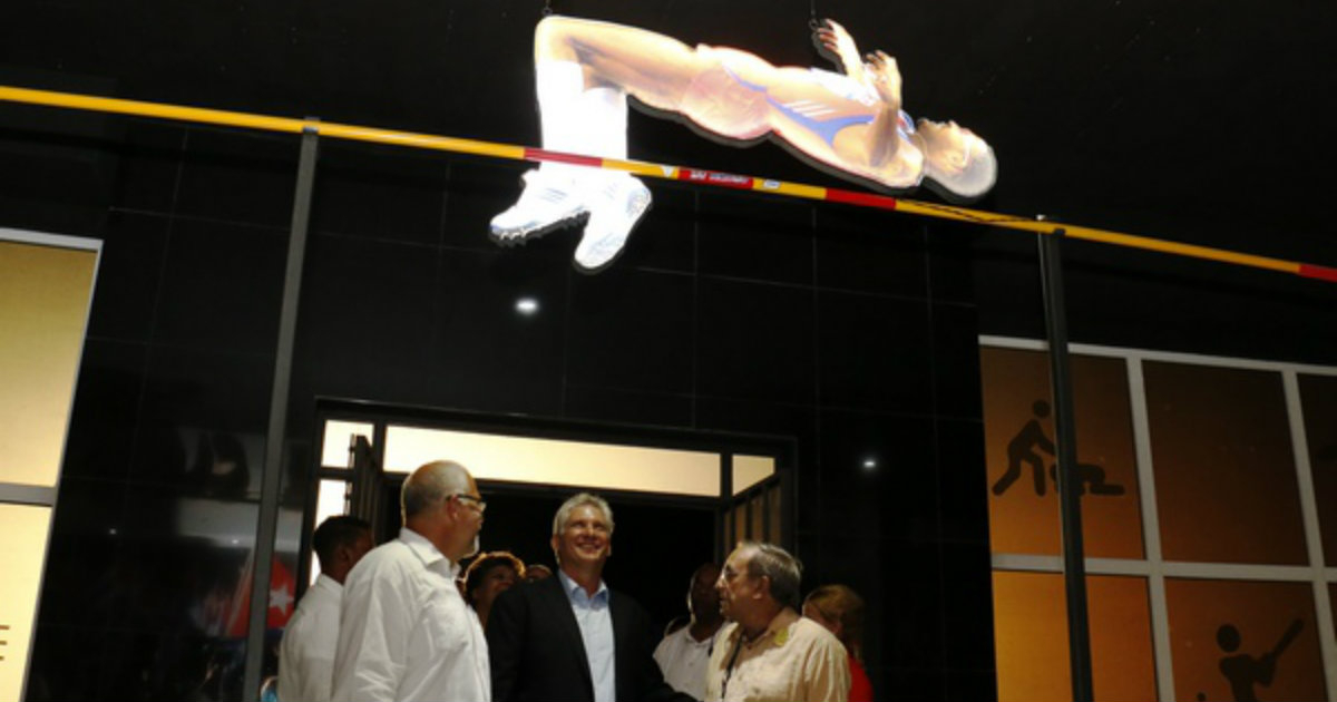 Díaz-Canel, en la inauguración del Salón del Deporte en Cuba © Radio Rebelde.