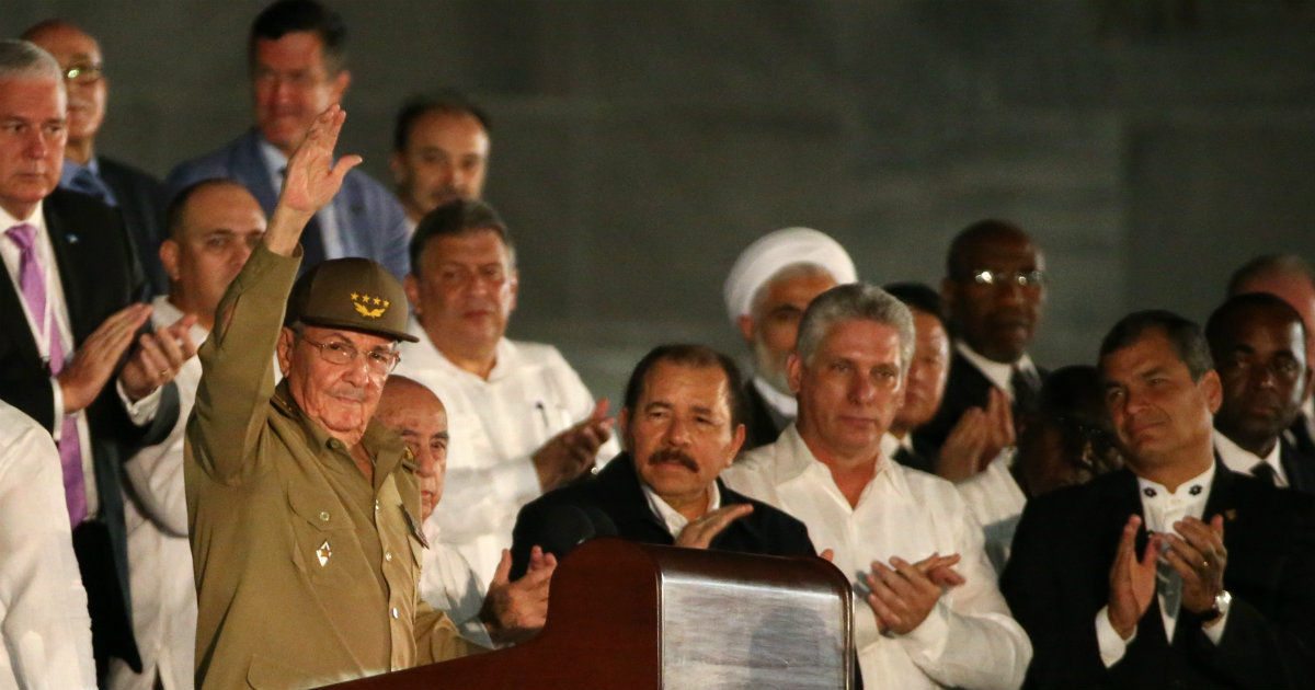 En el tributo al fallecimiento de Fidel Castro © REUTERS/Carlos Garcia Rawlins