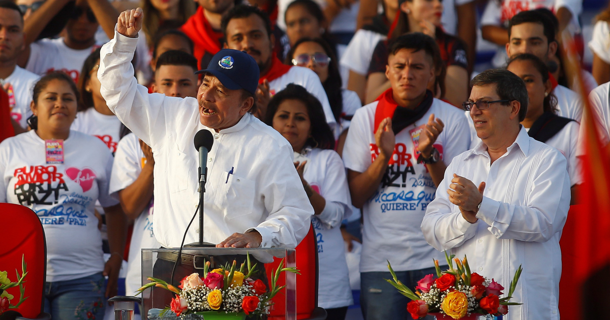Daniel Ortega se dirige al pueblo ante la presencia del canciller Bruno Rodríguez © REUTERS / Oswaldo Rivas