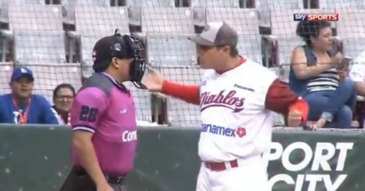 Umpire de Liga Mexicana de Béisbol © Star-Telegram/Twitter