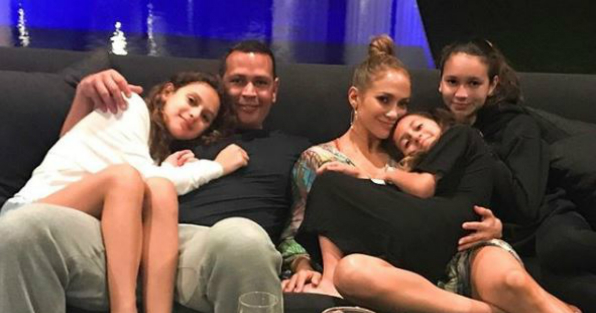 Alex Rodriguez, Jennifer Lopez y las pequeñas Emme, Ella y Natasha © Instagram / Alex Rodriguez