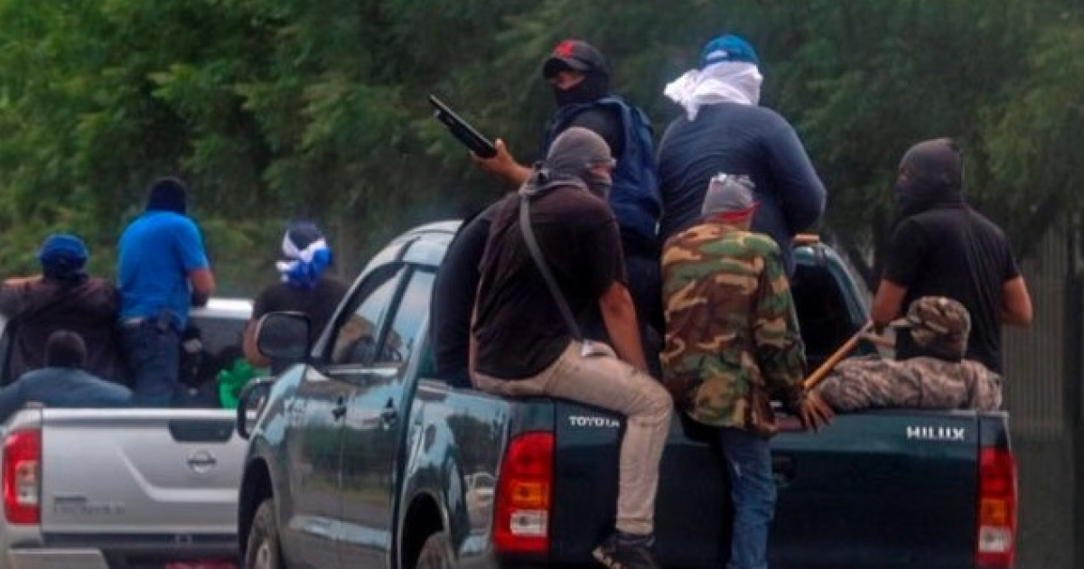 Paramilitares armados durante las protestas en Nicaragua © Twitter / @nicadispatch 
