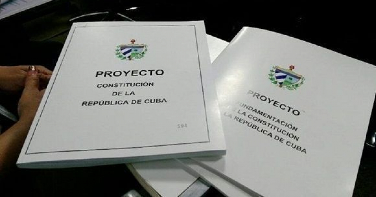 Tabloide que saldrá a la venta este martes con el texto del anteproyecto constitucional © Cubadebate
