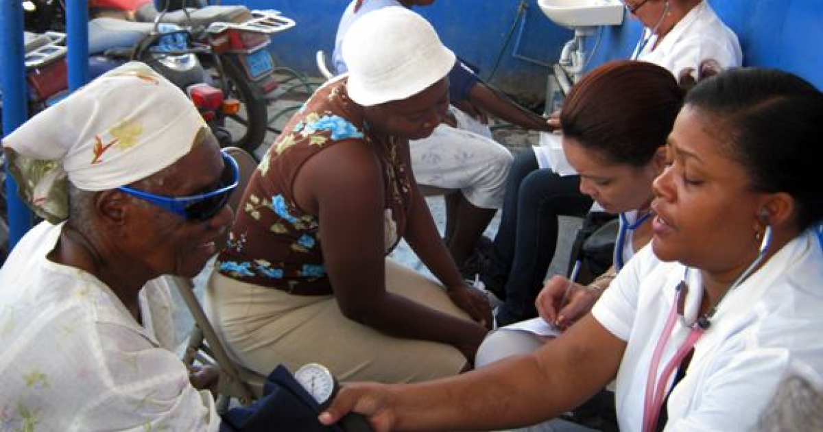 Médicos cubanos en África © Cubadebate