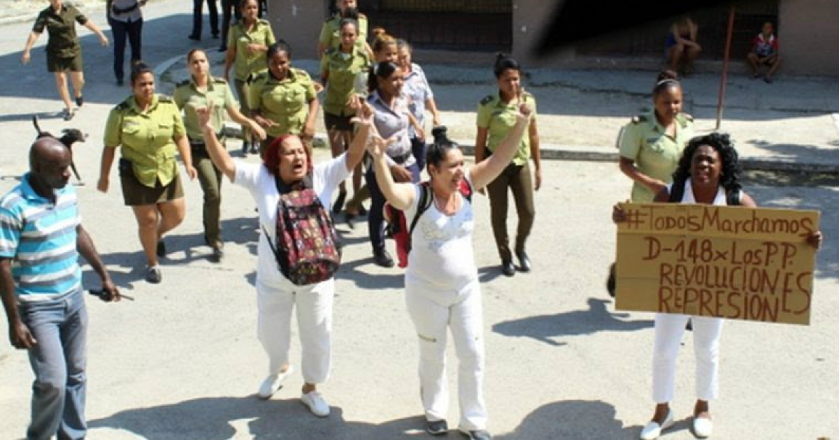 Integrantes de las Damas de Blanco durante una protesta © Observatorio Cubano de Derechos Humanos