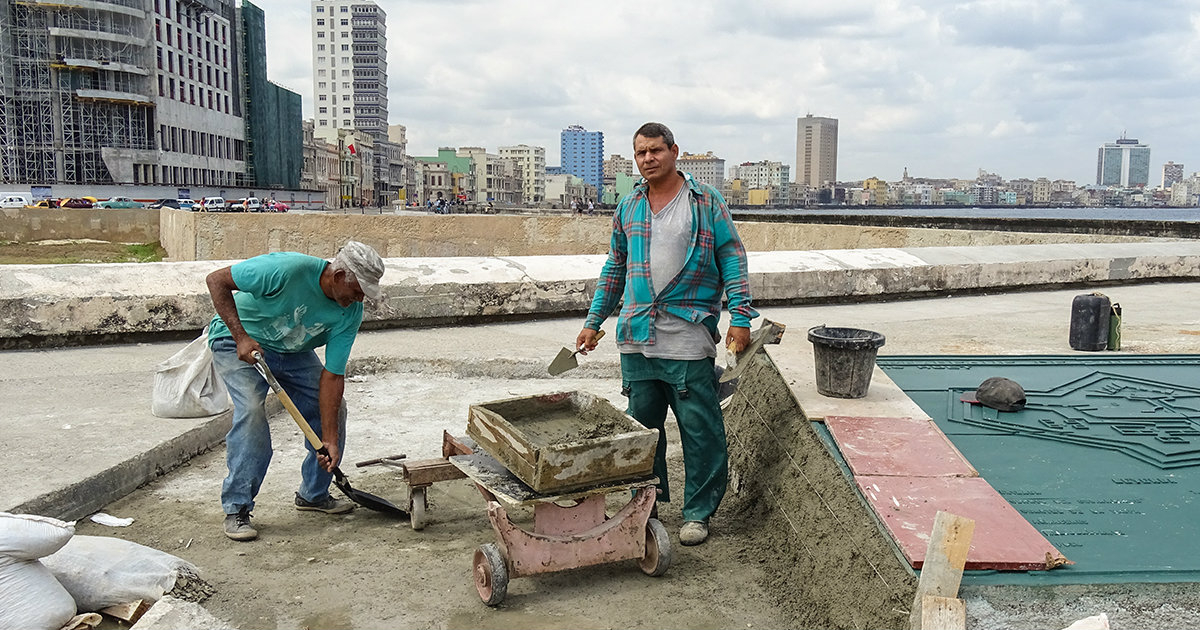 Trabajadores de la Construcción en Cuba © CiberCuba