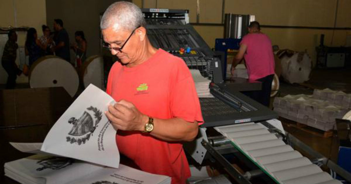 Cuba ha publicado 600.000 ejemplares del proyecto de Constitución © ACN
