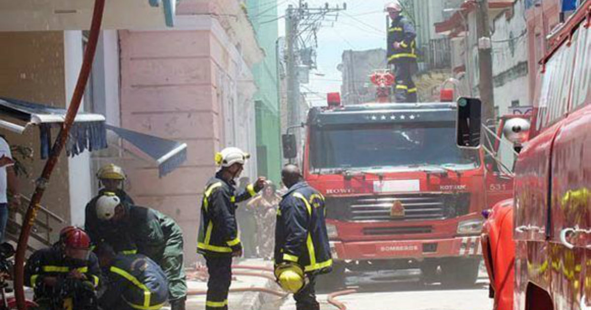 Incendio en las oficinas de ETECSA en Villa Clara. © Cubadebate.