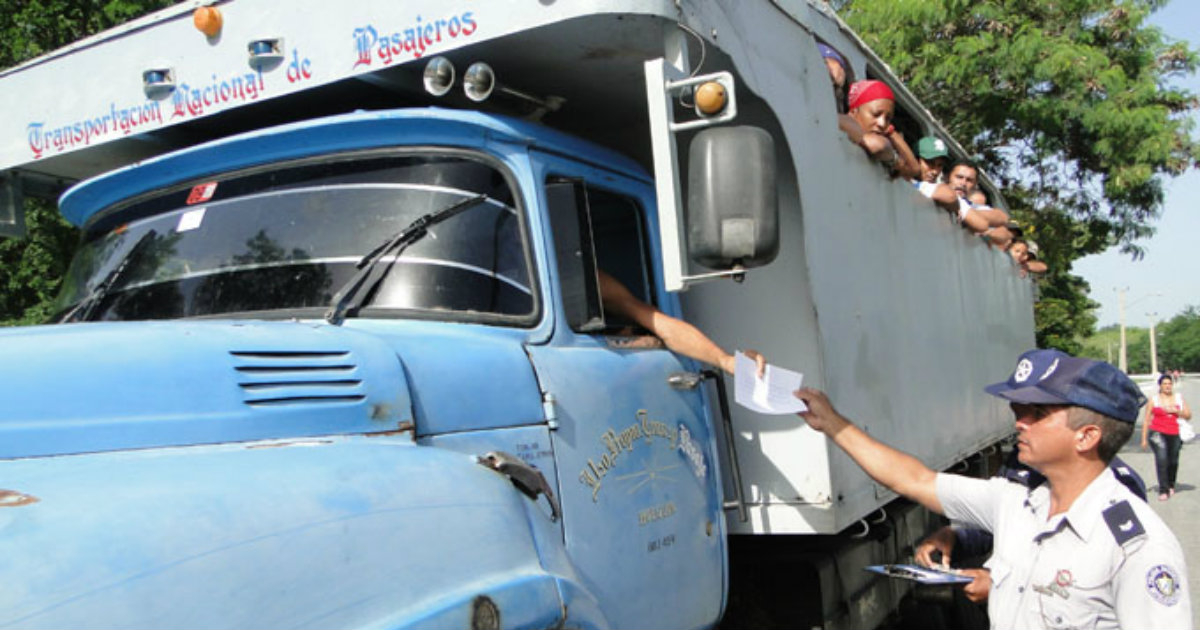 Prohíben en Bayamo el transporte masivo de pasajeros en áreas del carnaval. © La Demajagua.