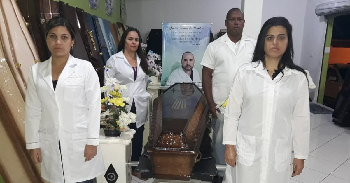 Médicos cubanos en Brasil despiden a su colega fallecido © Facebook/ Brigada Médica Cubana en Brasil