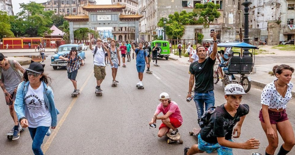 Jóvenes skaters en Cuba © Instagram/ Amigo Skate