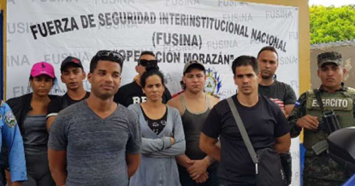 Cubanos detenidos en Honduras © Proceso
