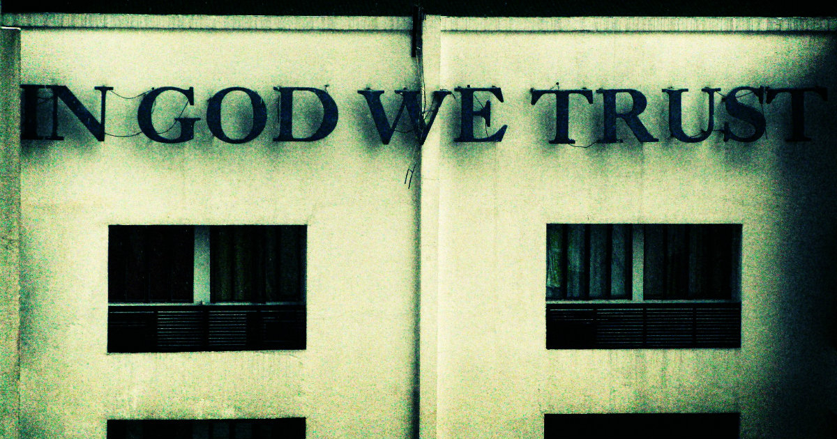 El lema "In God we trust" © Flickr/Marco Palinar